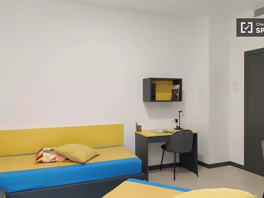 Immagine 2 di Camera condivisa in affitto  in Corso Italia a Milano