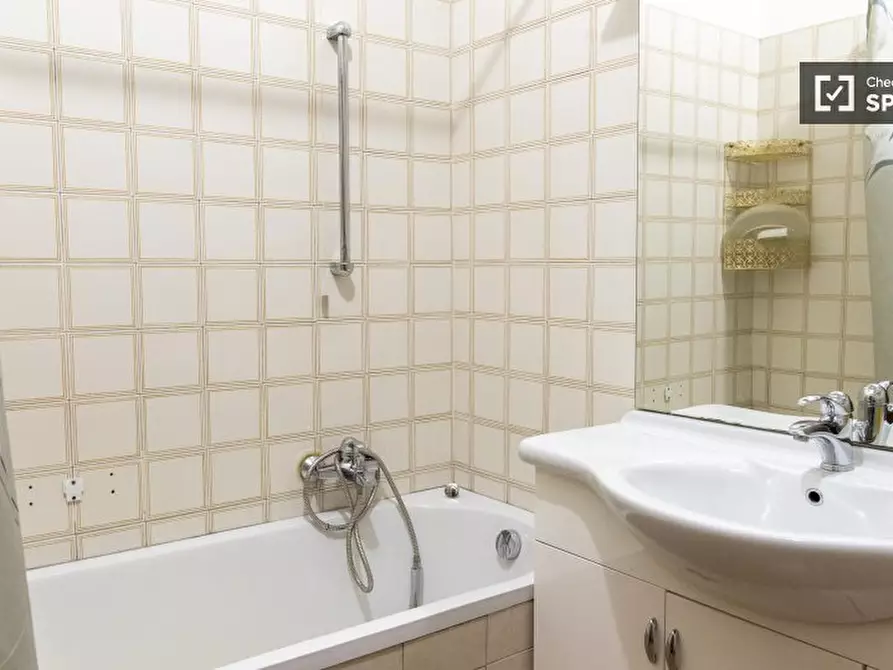 Immagine 10 di Camera condivisa in affitto  in Largo Valerio Bacigalupo a Roma