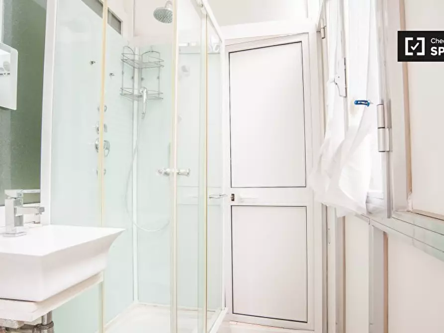 Immagine 5 di Camera condivisa in affitto  in Via Lucio Calpurnio Bibulo a Roma