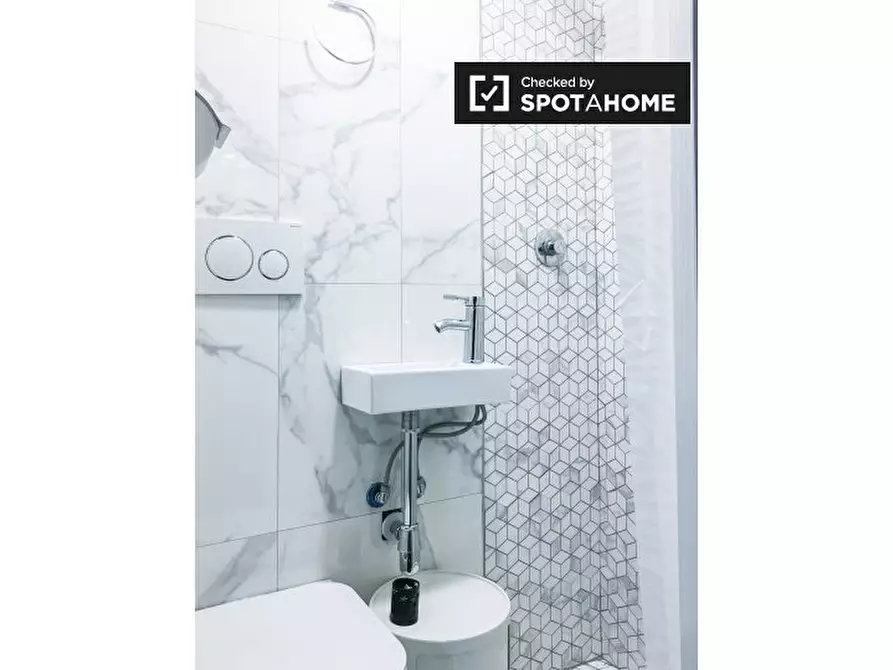 Immagine 10 di Ufficio in affitto  in Via Giuseppe Ripamonti a Milano