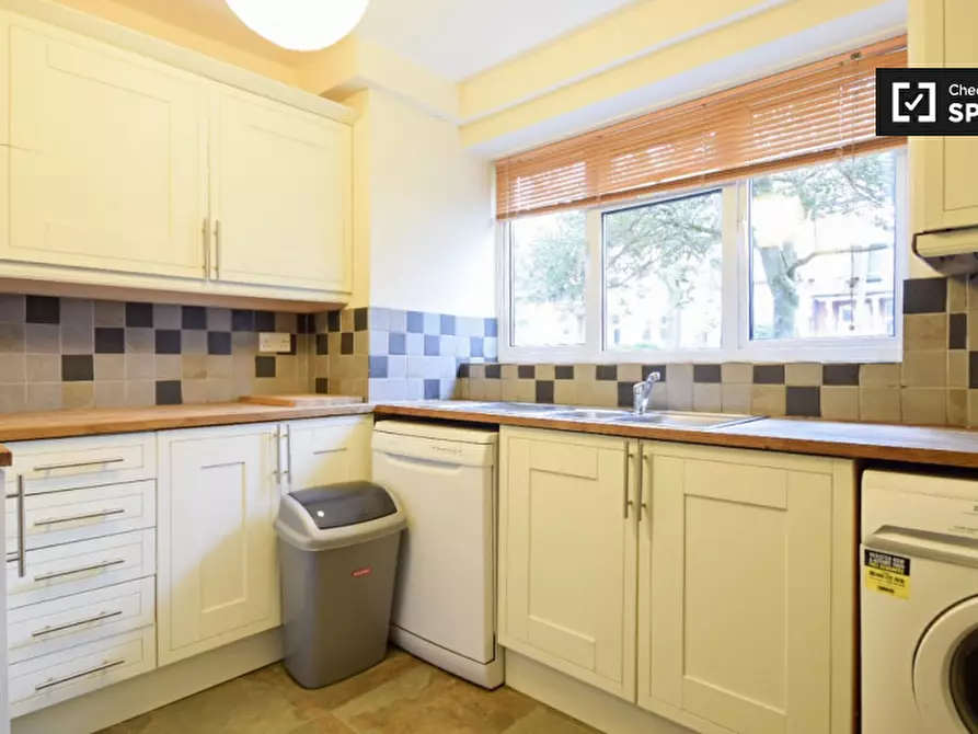 Immagine 3 di Camera condivisa in affitto  in Lebanon Gardens a Wandsworth