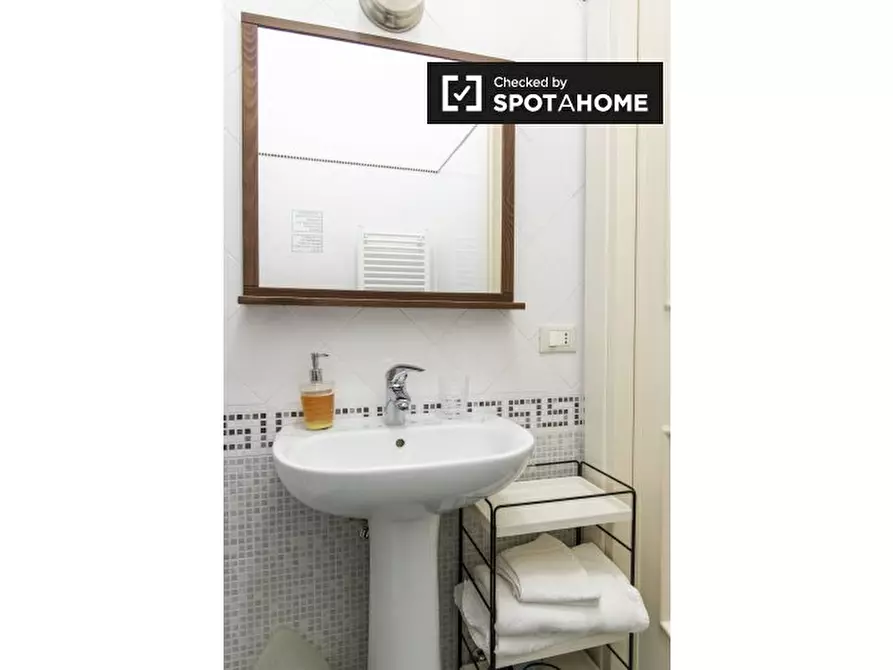 Immagine 9 di Camera condivisa in affitto  in Via della Cava Aurelia a Roma