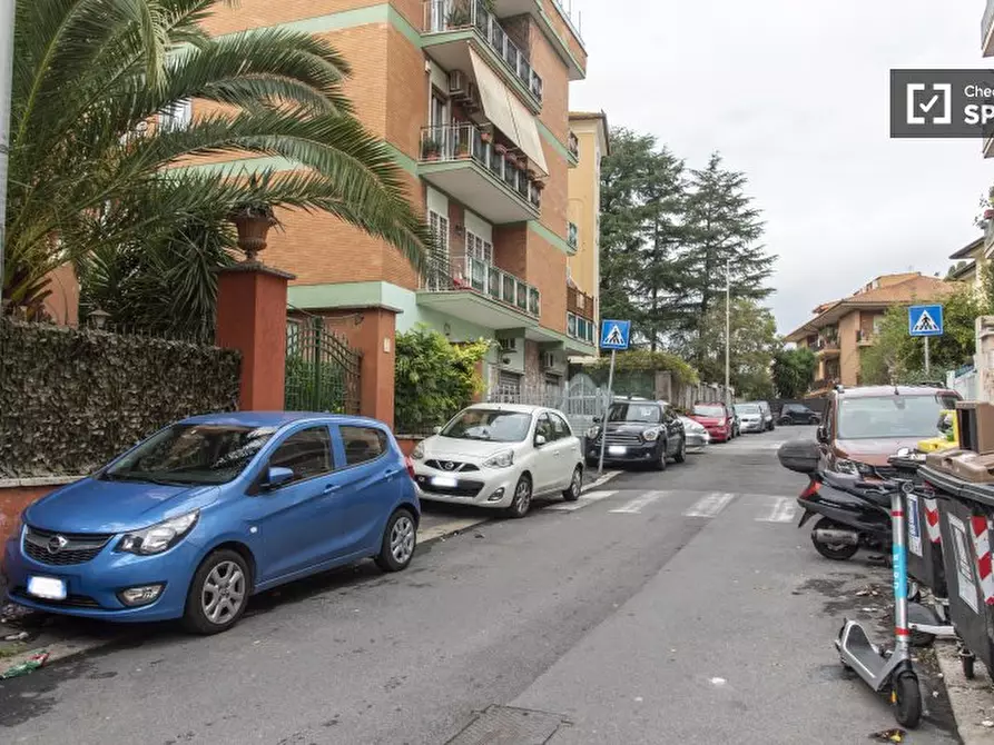 Immagine 17 di Camera condivisa in affitto  in Via Angelo Fava a Roma