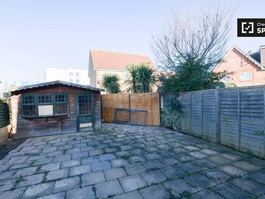 Immagine 9 di Appartamento in affitto  in Heathfield Park Drive a Barking
