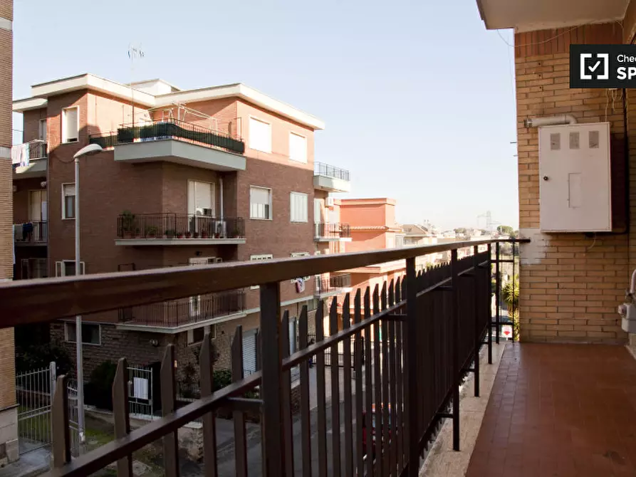 Immagine 13 di Camera condivisa in affitto  in Via della Massimilla a Roma