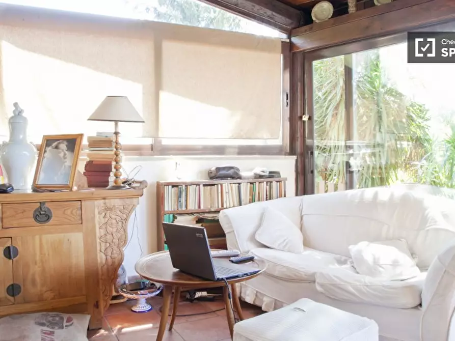 Immagine 14 di Camera condivisa in affitto  in Via dei Bonacolsi a Roma