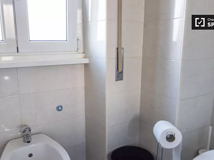 Immagine 16 di Camera condivisa in affitto  in Via Oderisi da Gubbio a Roma