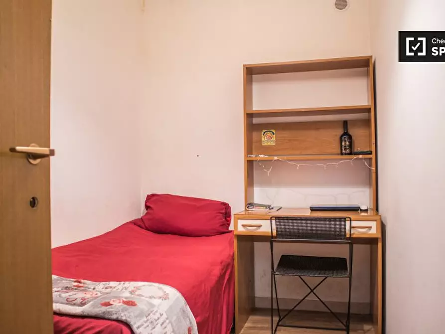 Immagine 19 di Camera condivisa in affitto  in Via dei Savorelli, 00165 Roma RM, Italy a Roma