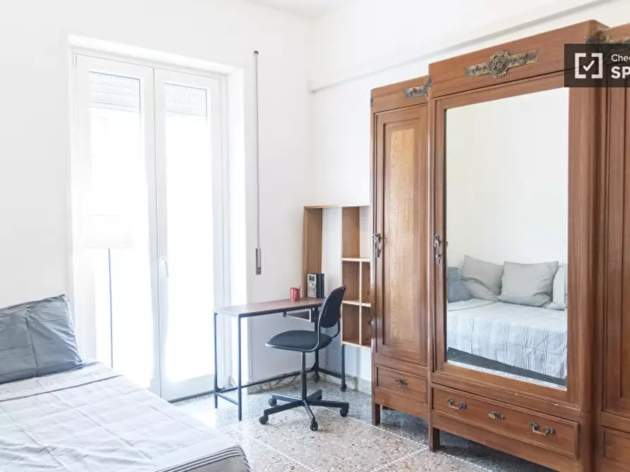 Immagine 1 di Camera condivisa in affitto  in Via Vetulonia a Roma