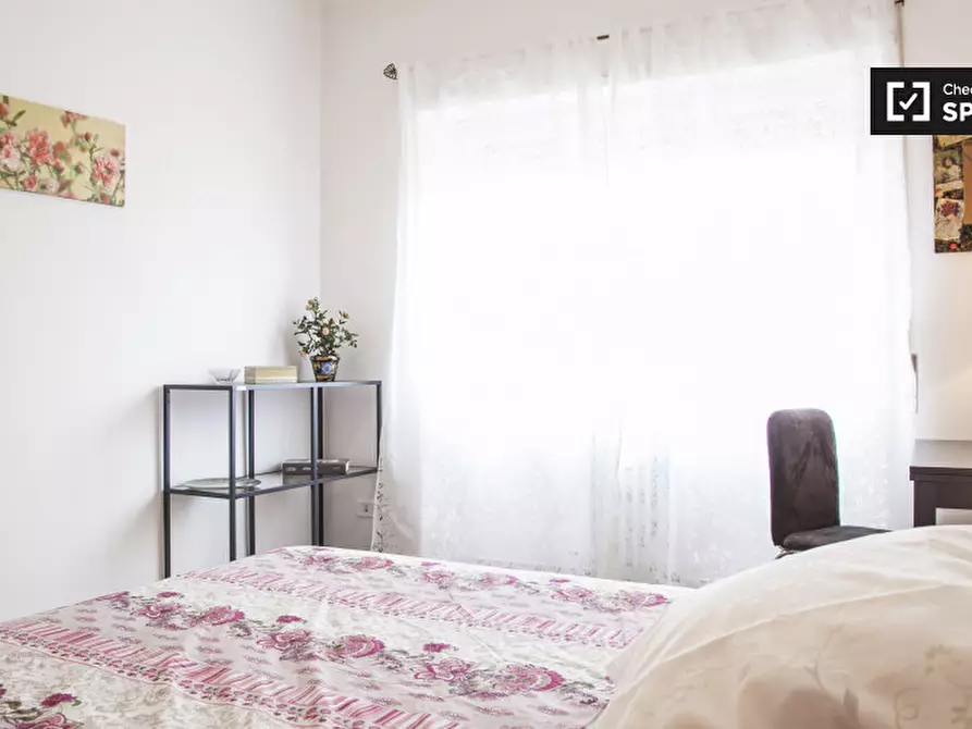 Immagine 2 di Camera condivisa in affitto  in Via Pietro Mengoli a Roma