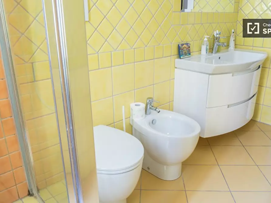 Immagine 13 di Camera condivisa in affitto  in Via Ceneda a Roma