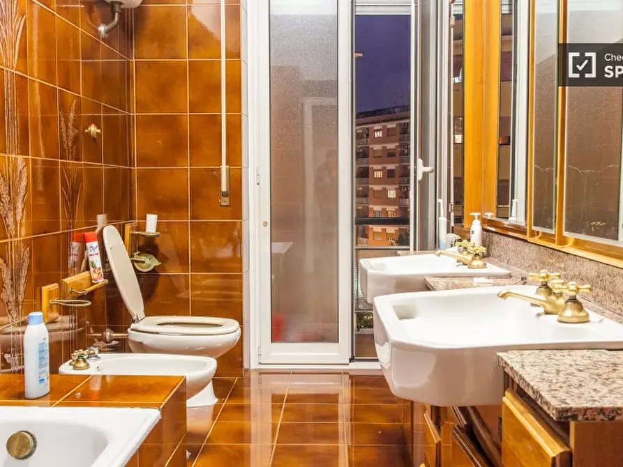 Immagine 6 di Camera condivisa in affitto  in Via Francesco Grimaldi a Roma