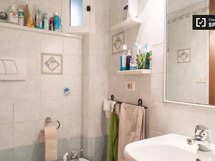 Immagine 9 di Camera condivisa in affitto  in Via degli Equi a Roma