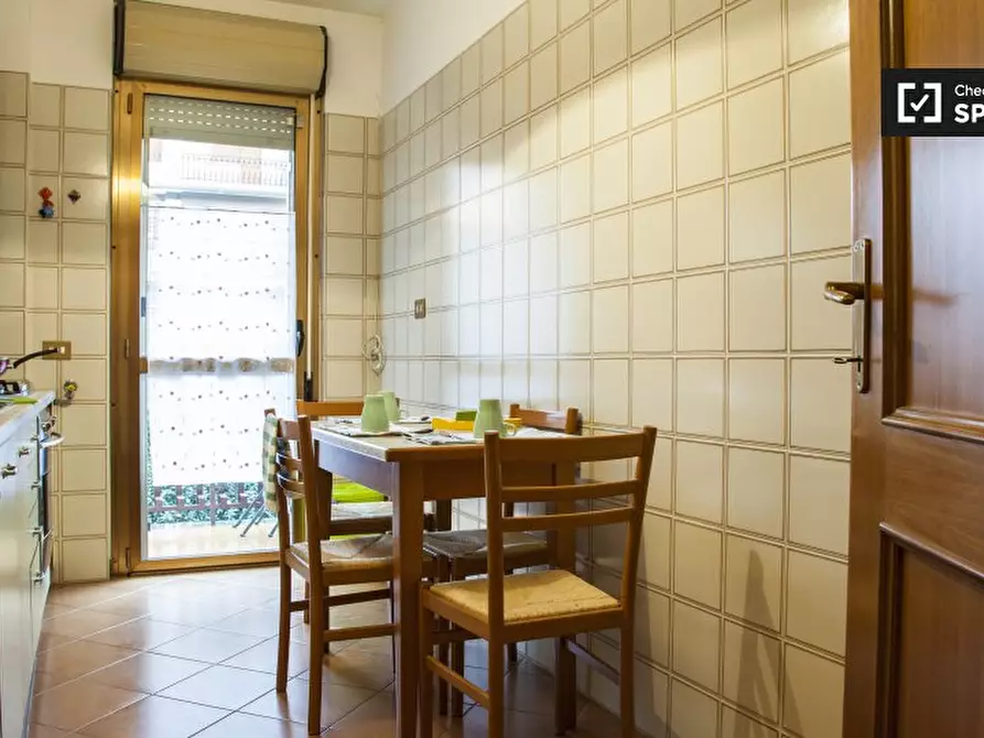 Immagine 6 di Camera condivisa in affitto  in Via della Tenuta del Casalotto a Roma