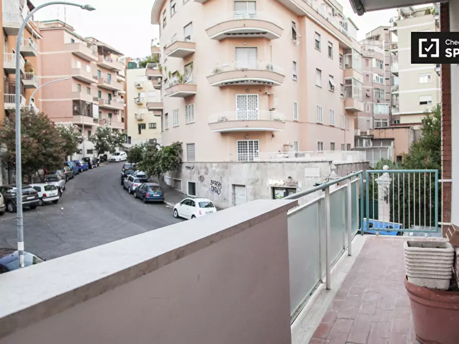 Immagine 16 di Camera condivisa in affitto  in Via Lattanzio a Roma