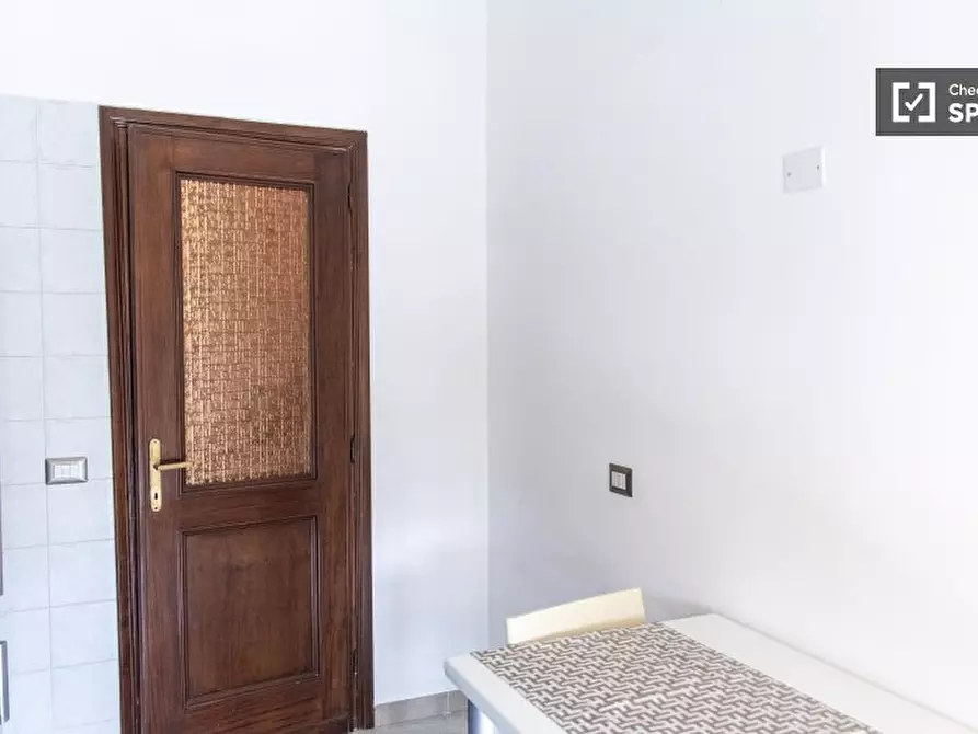 Immagine 11 di Camera condivisa in affitto  in Piazza Alfonso Neuschuler a Roma