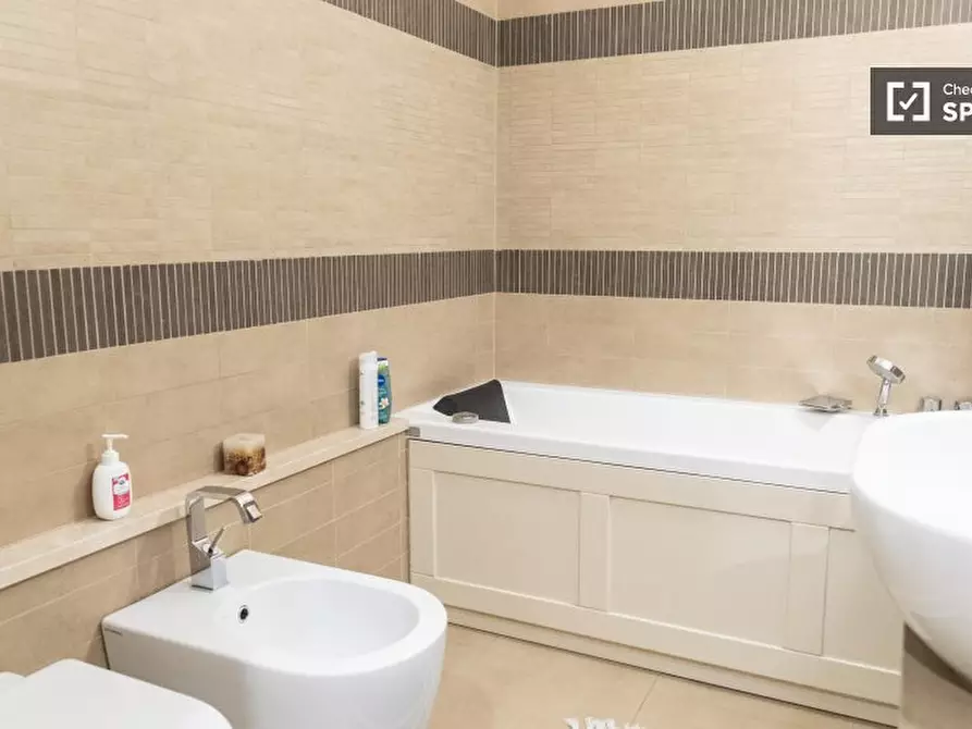 Immagine 5 di Appartamento in affitto  in Via Erode Attico a Roma