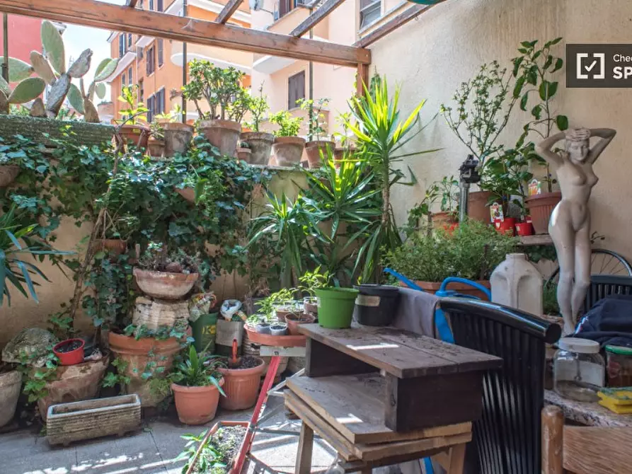 Immagine 3 di Camera condivisa in affitto  in Via Raffaele Balestra a Roma