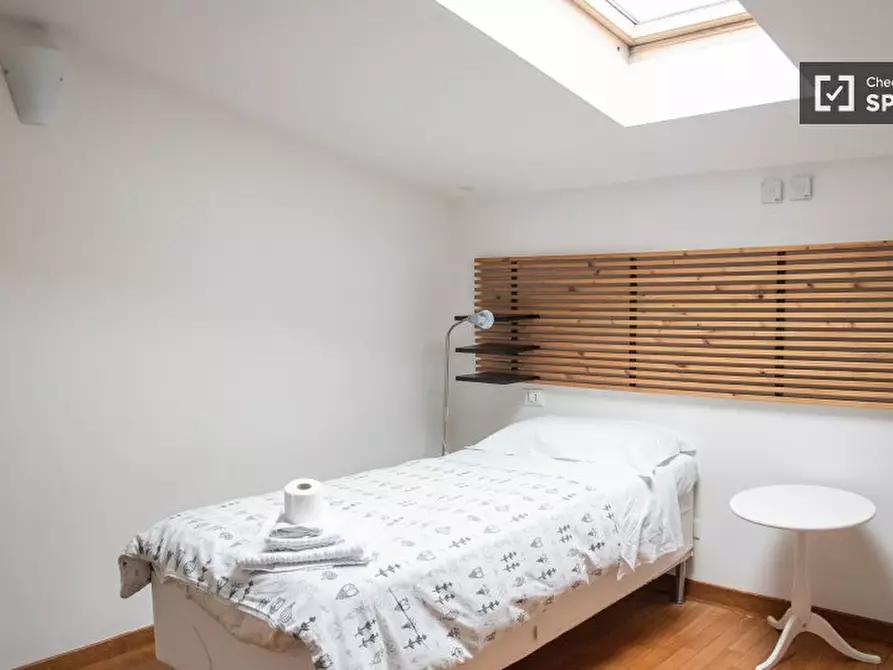 Immagine 10 di Appartamento in affitto  in Via degli Irpini a Roma