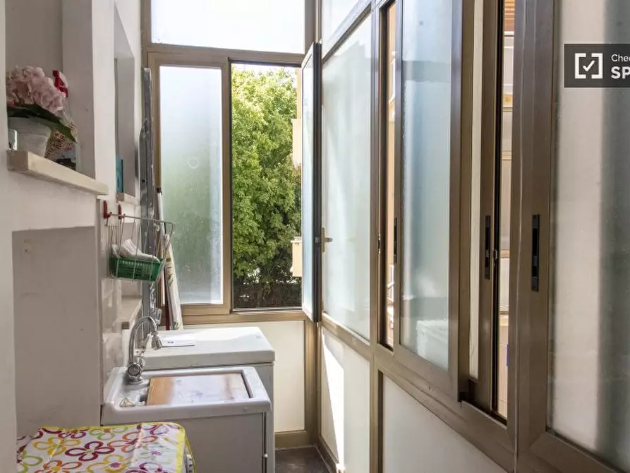 Immagine 18 di Camera condivisa in affitto  in Via Corrado Segre a Roma