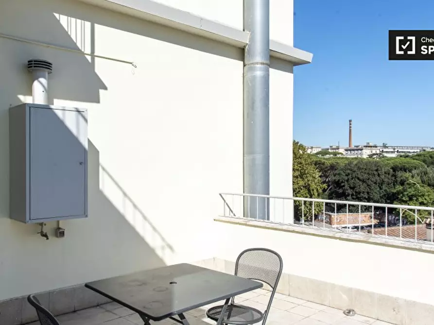 Immagine 13 di Camera condivisa in affitto  in Via Portuense a Roma