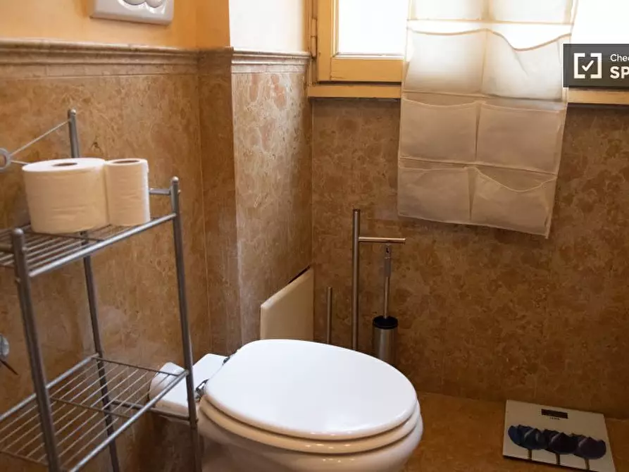 Immagine 16 di Camera condivisa in affitto  in Via Cavour a Roma