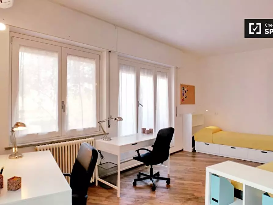 Immagine 2 di Camera condivisa in affitto  in Via Teodosio a Milano