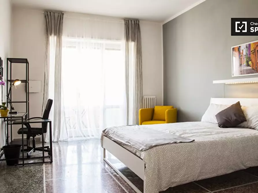 Immagine 2 di Camera condivisa in affitto  in Via Nemorense, 00198 Roma RM, Italy a Roma