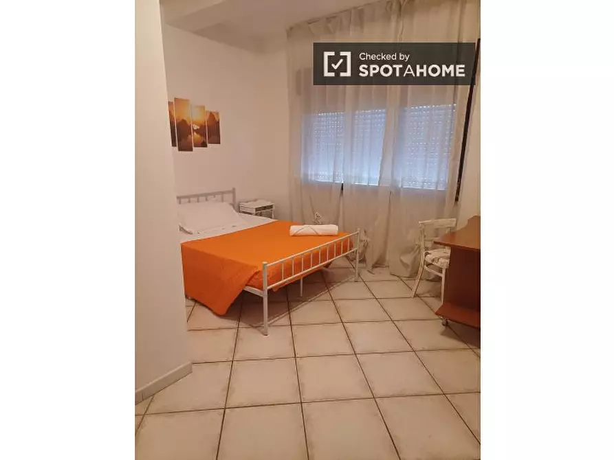 Immagine 2 di Camera condivisa in affitto  in Via Fraconalto a Roma