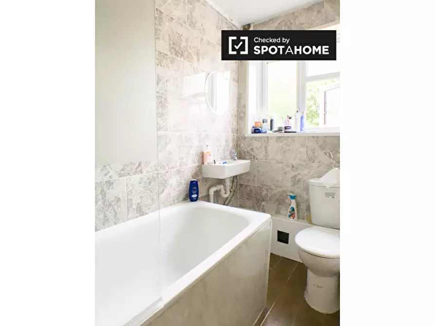 Immagine 8 di Camera condivisa in affitto  in Whitnell Way a Wandsworth