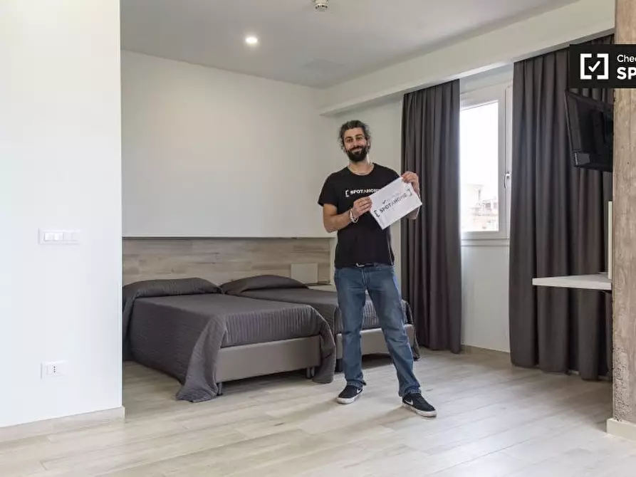 Immagine 13 di Appartamento in affitto  in Via di Acqua Bullicante a Roma