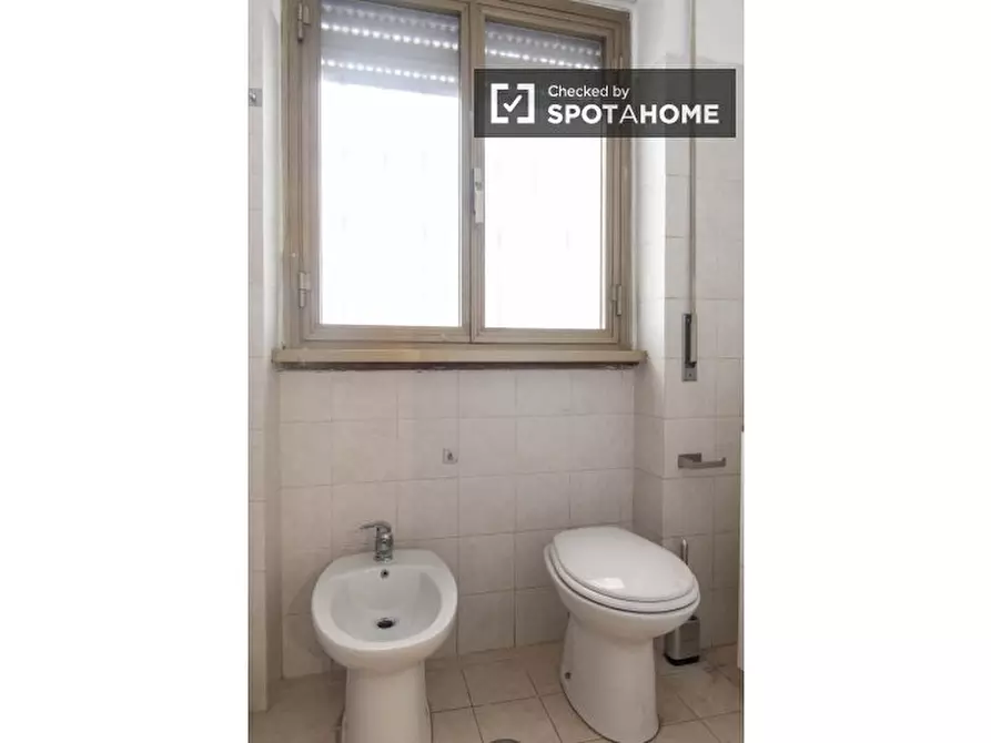 Immagine 19 di Camera condivisa in affitto  in Via Gregorio Ricci Curbastro a Roma