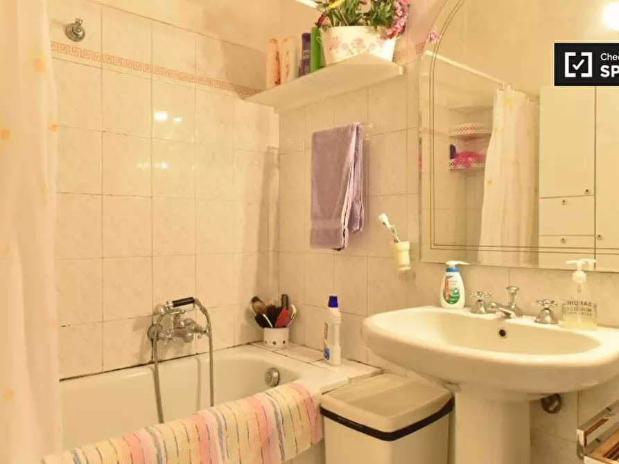 Immagine 9 di Camera condivisa in affitto  in Via Filippo Turati a Roma