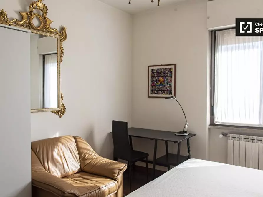 Immagine 2 di Camera condivisa in affitto  in Viale Cesare Pavese a Roma