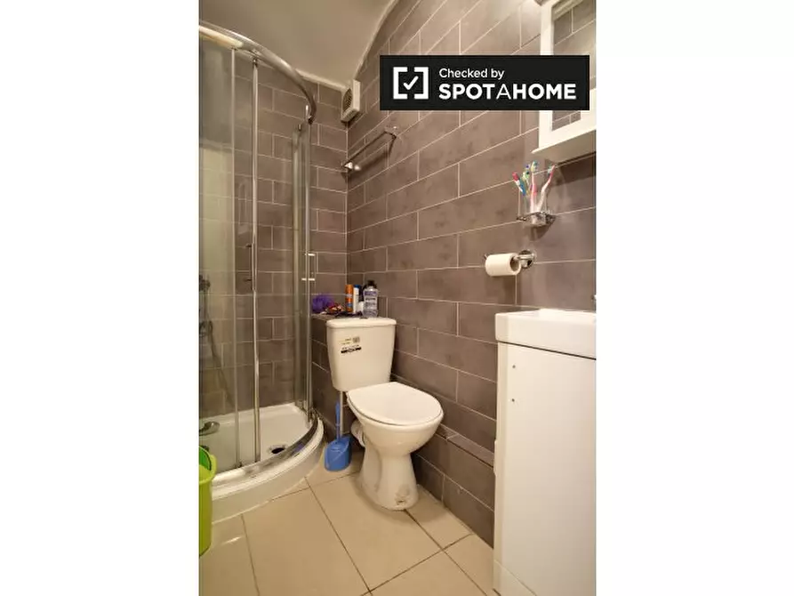 Immagine 8 di Camera condivisa in affitto  in High Street a Walthamstow