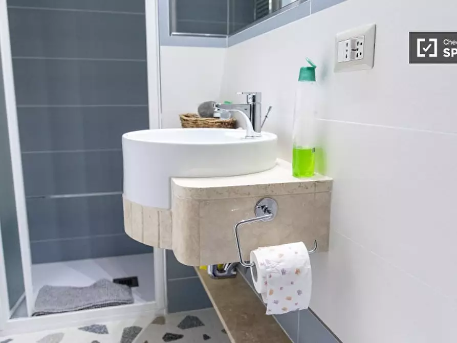 Immagine 7 di Camera condivisa in affitto  in Via Francesco Caracciolo a Roma