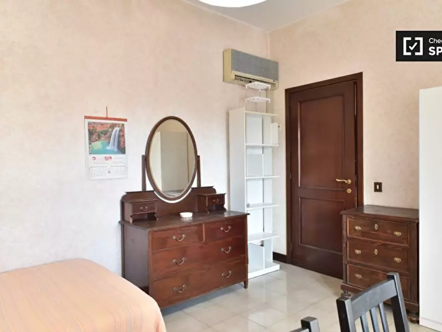 Immagine 2 di Camera condivisa in affitto  in Via Caprese a Roma