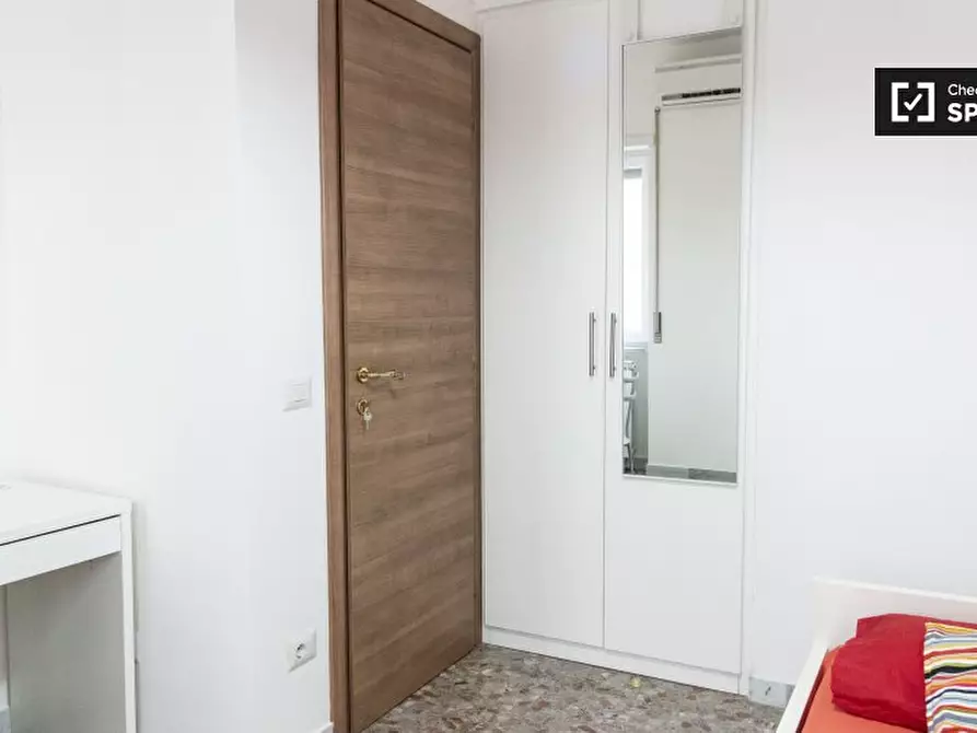 Immagine 4 di Camera condivisa in affitto  in Via Tarquinio Collatino a Roma