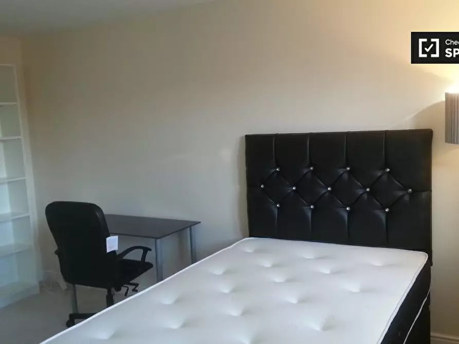 Immagine 3 di Camera condivisa in affitto  in Barnsdale Ave a Poplar