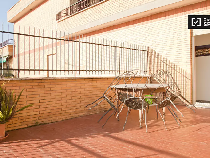 Immagine 19 di Camera condivisa in affitto  in Via della Massimilla a Roma