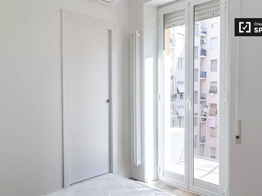 Immagine 4 di Camera condivisa in affitto  in Via Francesco Grimaldi a Roma