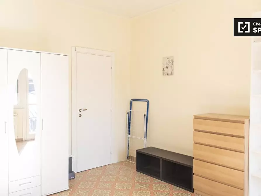 Immagine 3 di Camera condivisa in affitto  in Via Antonino Pio a Roma