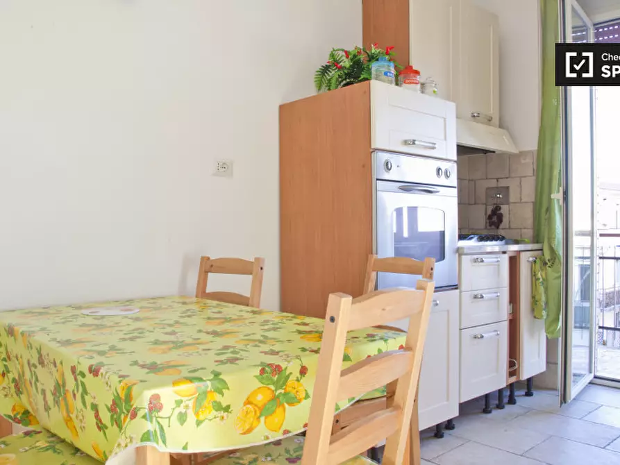 Immagine 8 di Camera condivisa in affitto  in Via della Massimilla a Roma