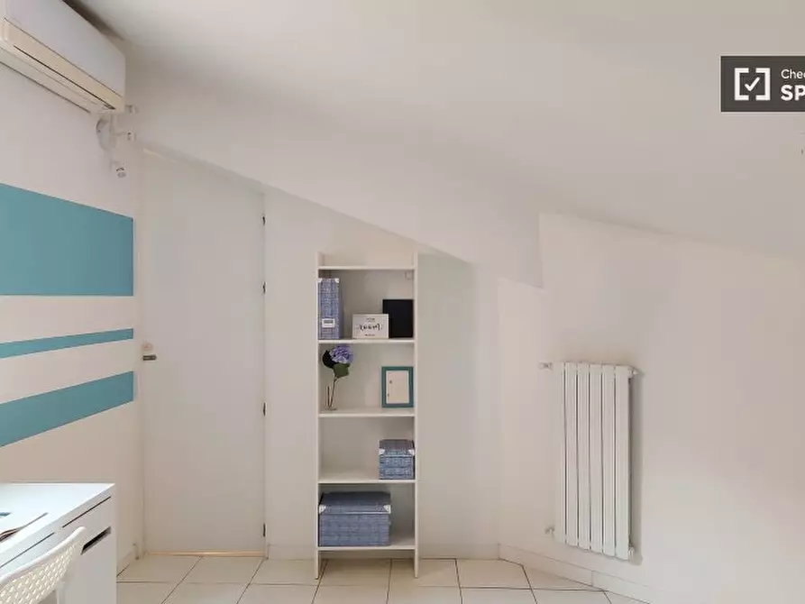 Immagine 3 di Camera condivisa in affitto  in Via Giambellino a Milano