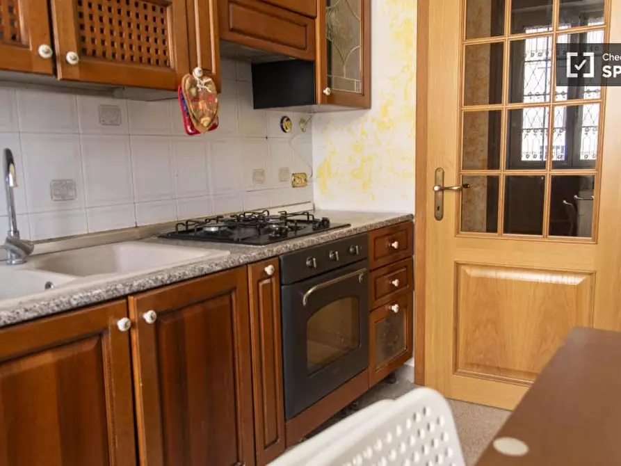 Immagine 11 di Camera condivisa in affitto  in Via Simone Ghini a Roma