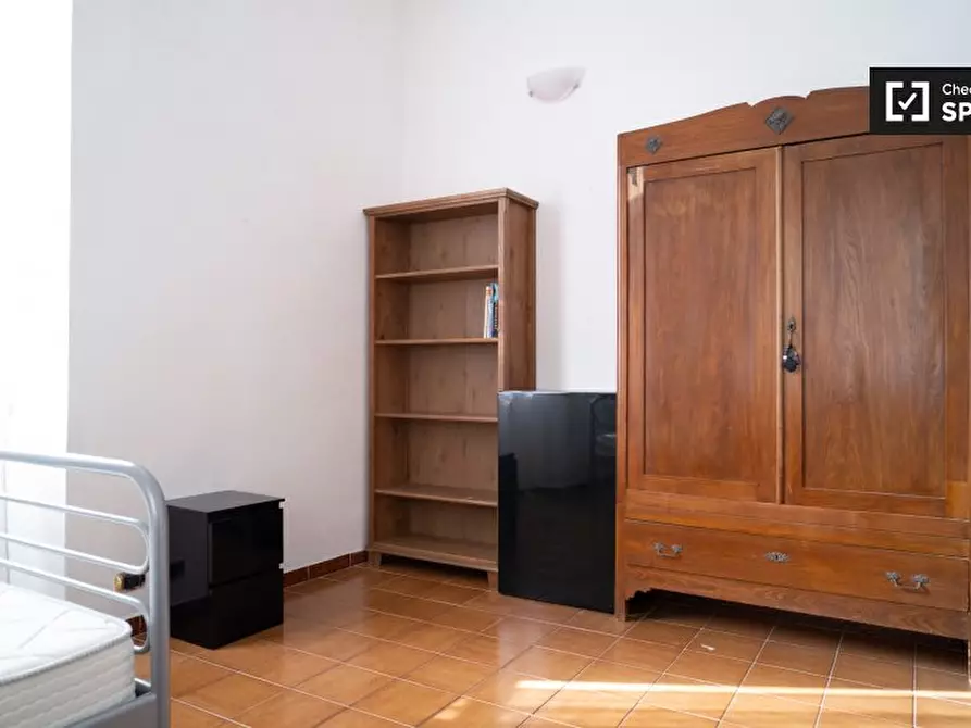 Immagine 4 di Camera condivisa in affitto  in Via Alessandro Avoli a Roma