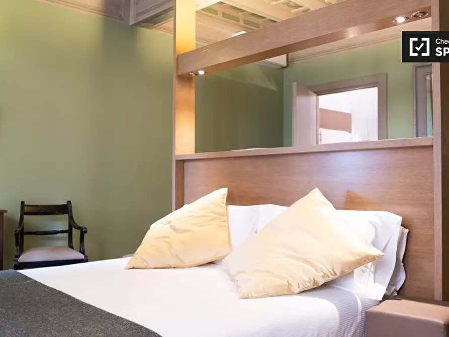 Immagine 6 di Appartamento in affitto  in Via del Banco di Santo Spirito a Roma