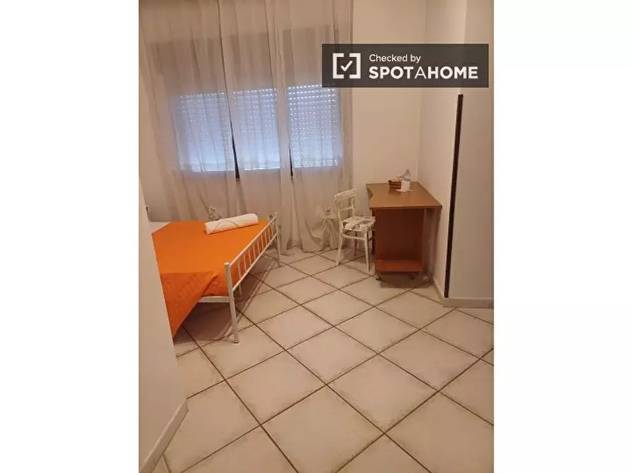 Immagine 1 di Camera condivisa in affitto  in Via Fraconalto a Roma