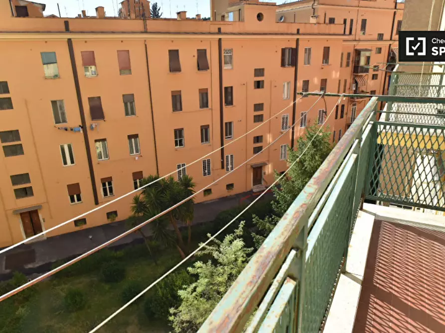 Immagine 14 di Camera condivisa in affitto  in Via dei Liburni a Roma