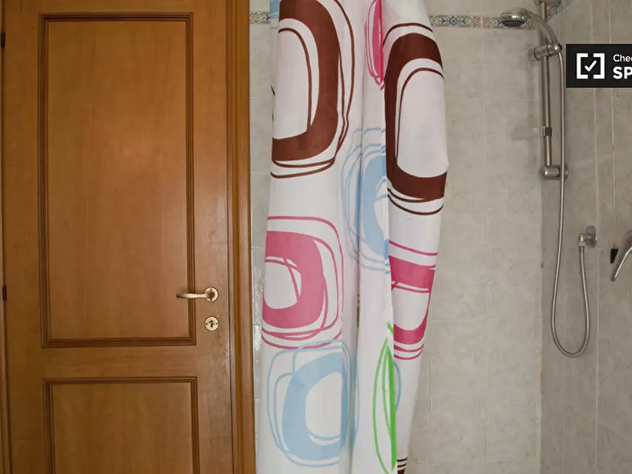 Immagine 8 di Camera condivisa in affitto  in Via Giulio Galli a Roma